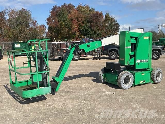 JLG E300AJ Plataformas con brazo de elevación manual