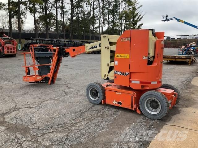 JLG E300AJP Plataformas con brazo de elevación manual