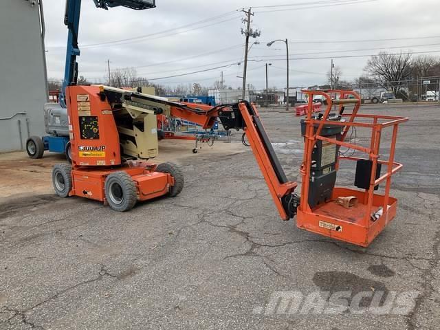 JLG E300AJP Plataformas con brazo de elevación manual