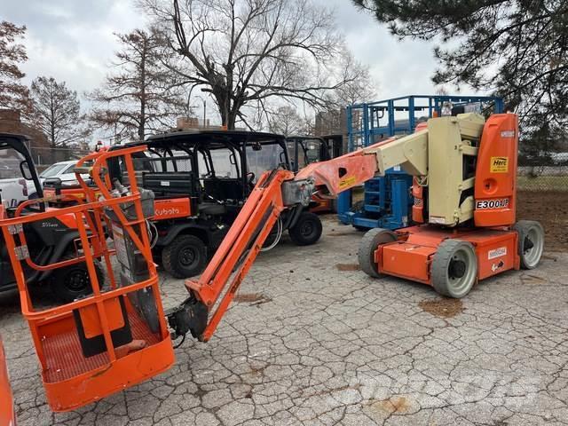 JLG E300AJP Plataformas con brazo de elevación manual