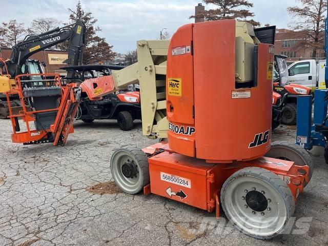 JLG E300AJP Plataformas con brazo de elevación manual