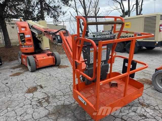 JLG E300AJP Plataformas con brazo de elevación manual