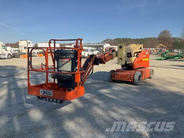 JLG E400AJPN Plataformas con brazo de elevación manual