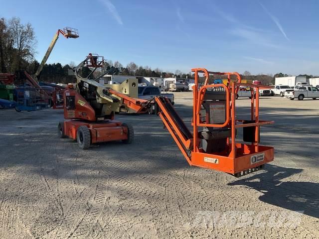 JLG E400AJPN Plataformas con brazo de elevación manual