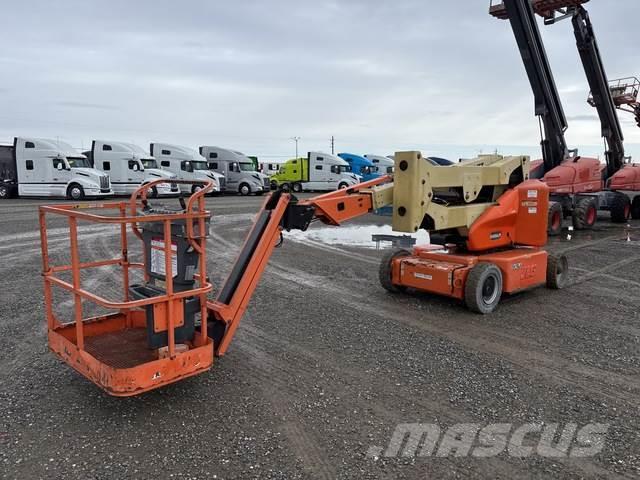 JLG E400AJPN Plataformas con brazo de elevación manual