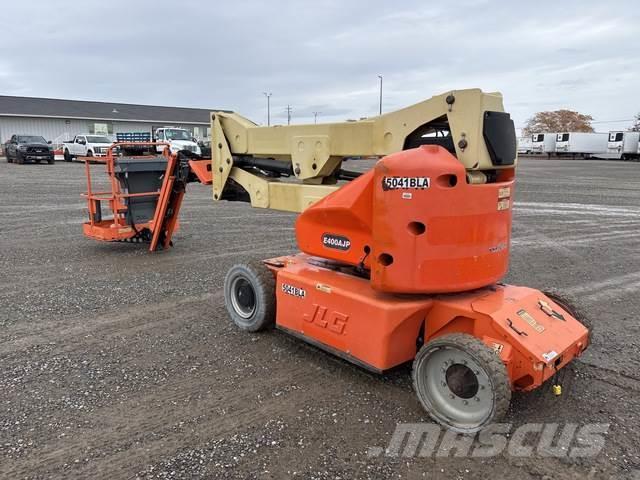 JLG E400AJPN Plataformas con brazo de elevación manual