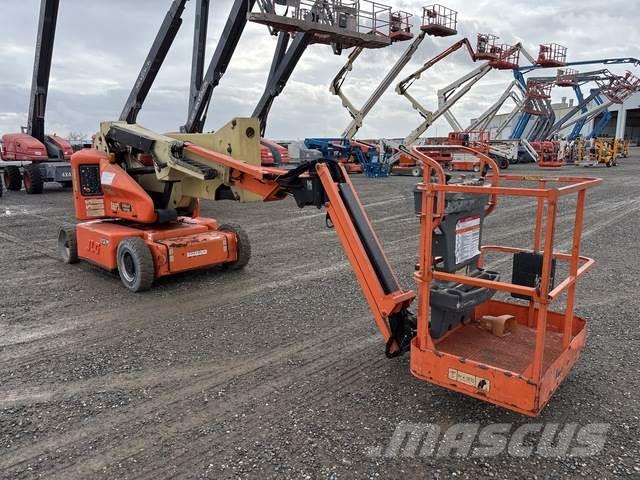 JLG E400AJPN Plataformas con brazo de elevación manual