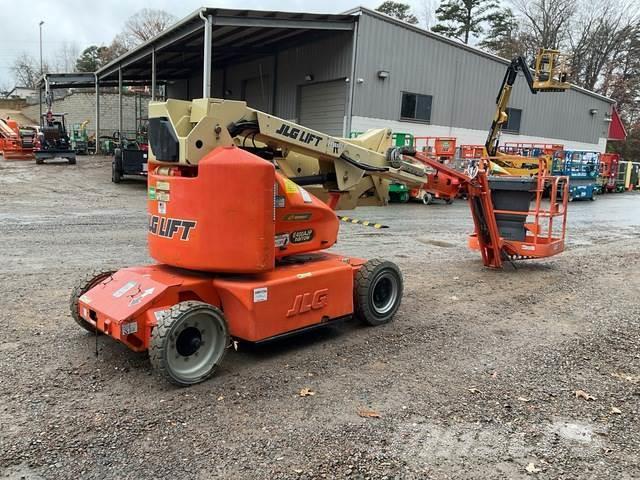 JLG E400AJPN Plataformas con brazo de elevación manual