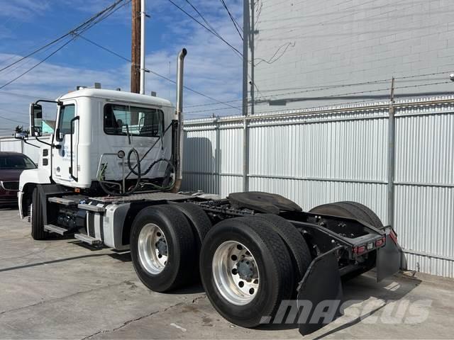 Mack AN64T Camiones tractor