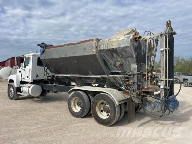 Mack CHN613 Camiones de concreto