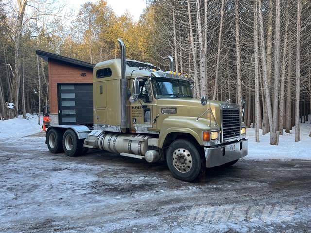 Mack CHN613 Camiones tractor