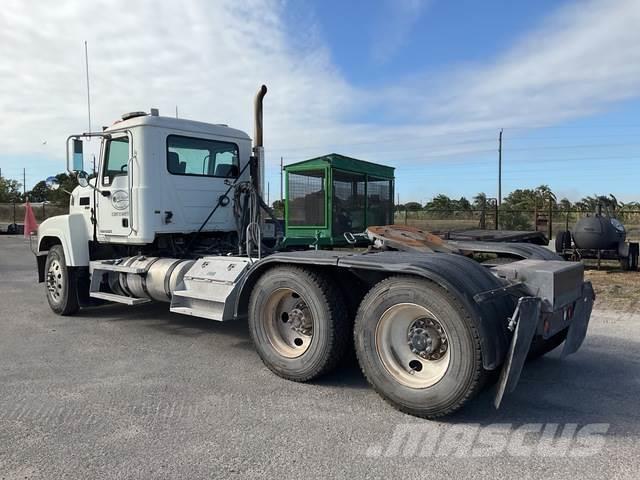 Mack CHU613 Camiones tractor