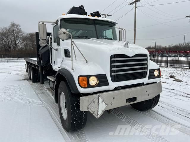 Mack CV713 Otros camiones