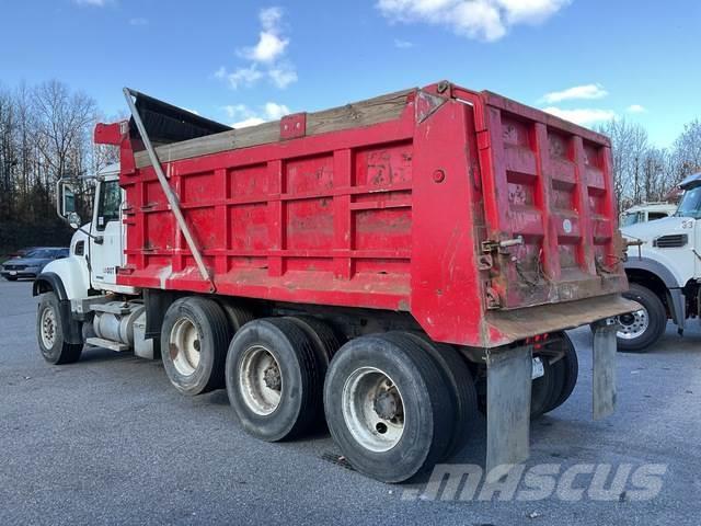 Mack CV713 Bañeras basculantes usadas