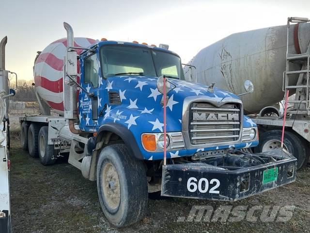 Mack CV713 Otros camiones