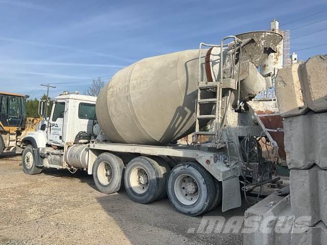 Mack CV713 Otros camiones