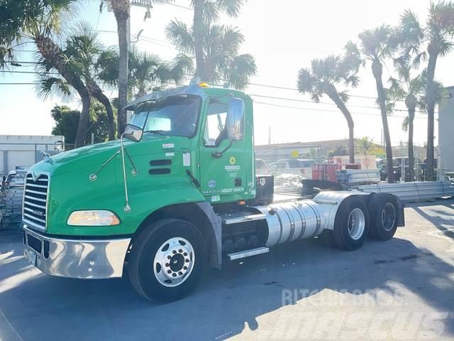 Mack CXU613 Camiones tractor