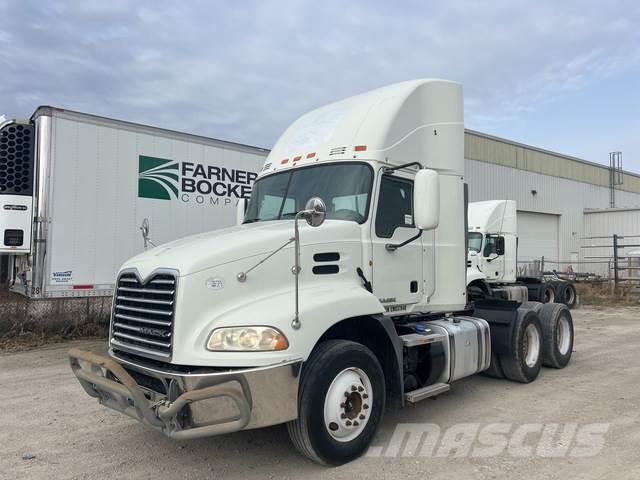 Mack CXU613 Camiones tractor