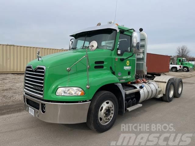 Mack CXU613A Camiones tractor