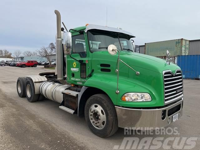 Mack CXU613A Camiones tractor