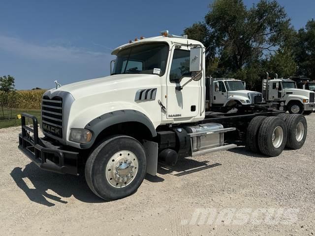 Mack GU713 Camiones tractor