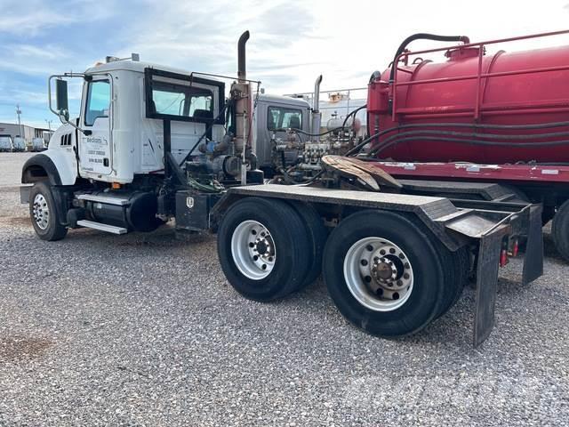 Mack GU713 Camiones tractor