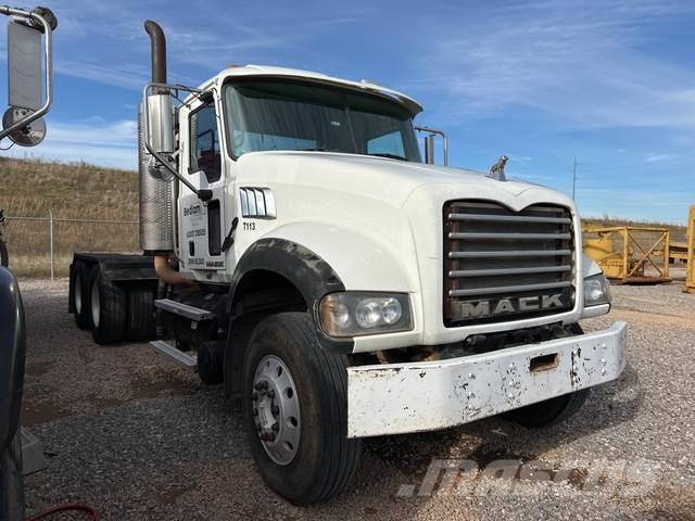 Mack GU713 Camiones tractor