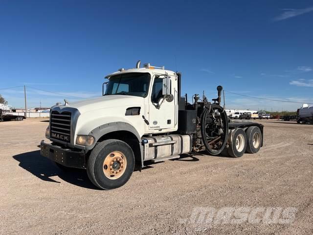 Mack GU713 Otros