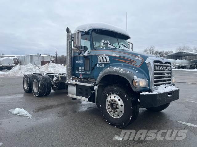 Mack GU713 Cabinas