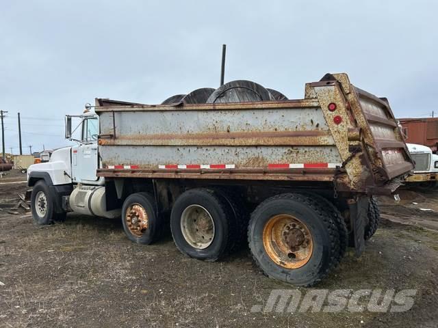 Mack RD688S Bañeras basculantes usadas