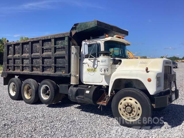 Mack RD690S Bañeras basculantes usadas