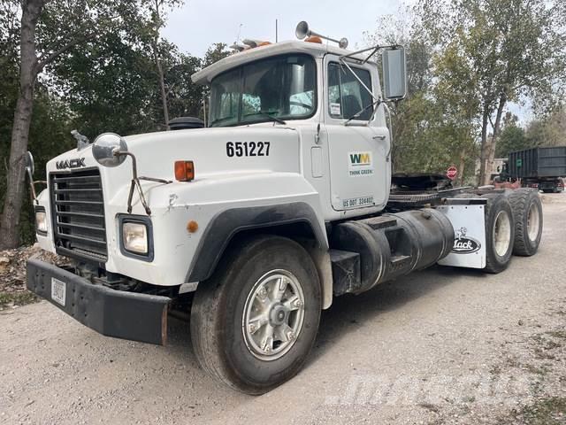 Mack RD690S Camiones tractor