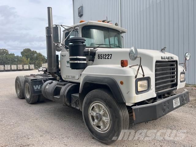 Mack RD690S Camiones tractor