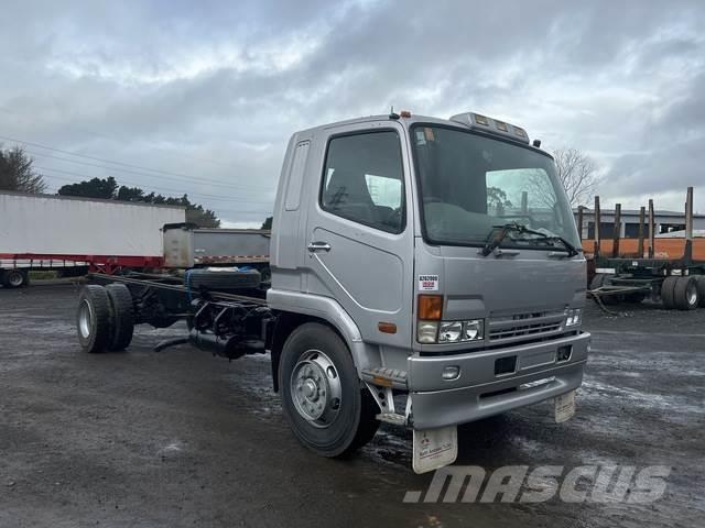 Mitsubishi Fighter Camiones con chasís y cabina