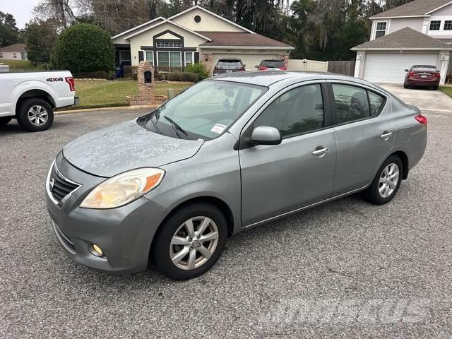 Nissan Versa Carros