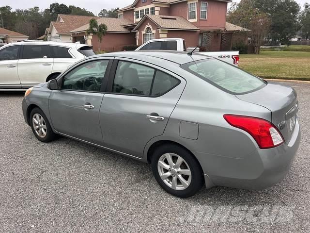 Nissan Versa Carros