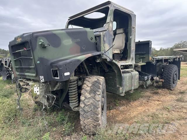 Oshkosh AMK23 Camiones con caja de remolque