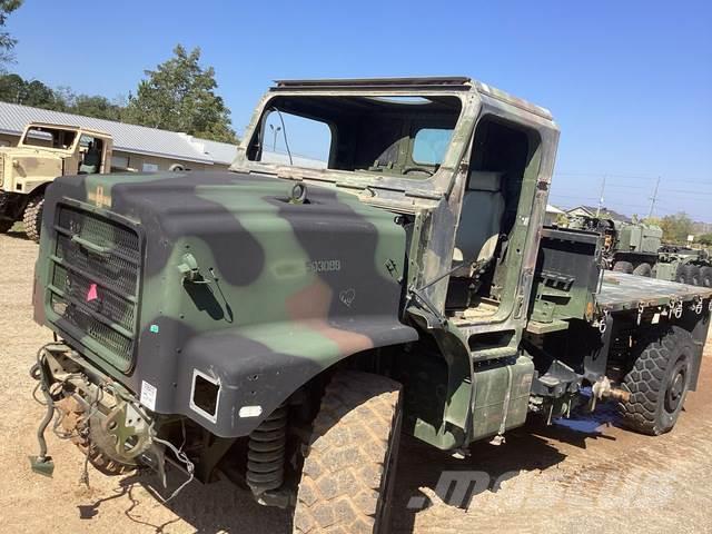 Oshkosh AMK23 Camiones con caja de remolque