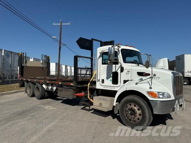 Peterbilt 348 Camiones de cama baja