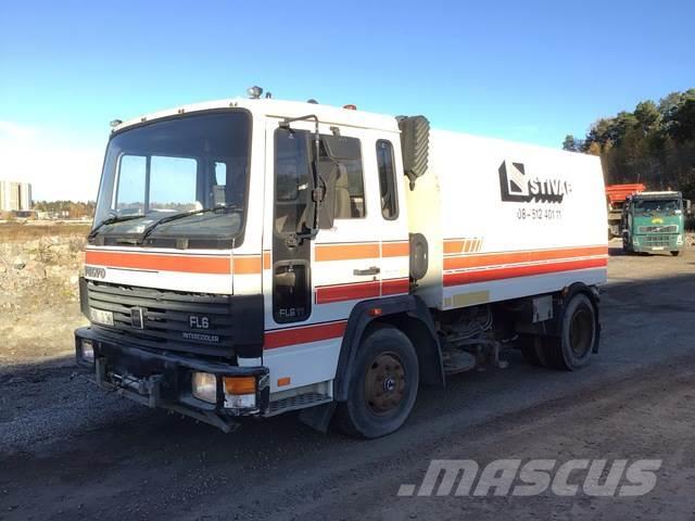 Volvo FL611 Camión de barrendero