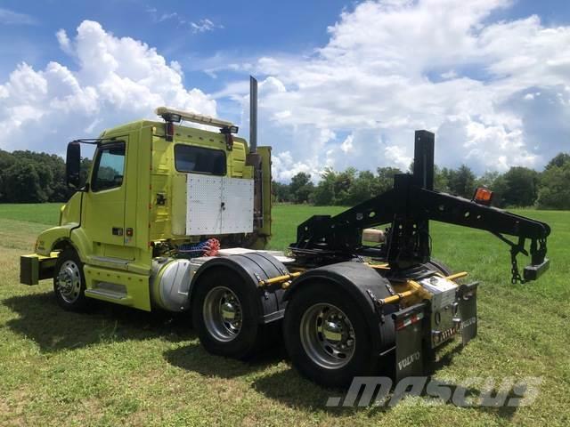 Volvo VNL64T Camiones tractor