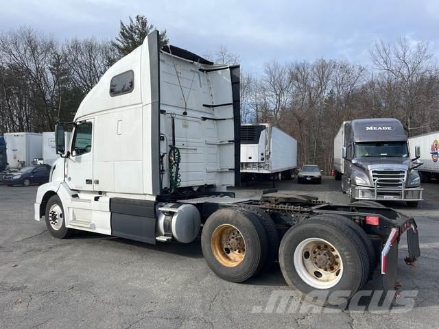 Volvo VNL670 Camiones tractor