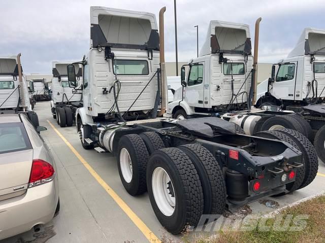 Volvo VNM Camiones tractor