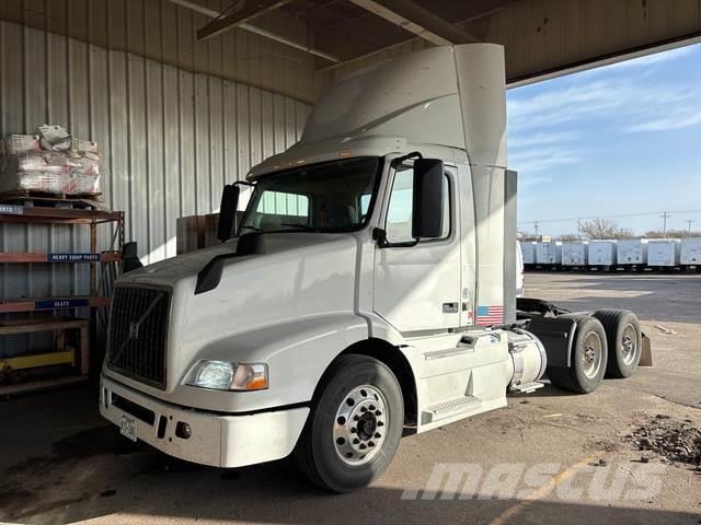 Volvo VNM Camiones tractor