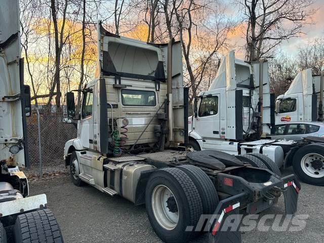 Volvo VNM Camiones tractor