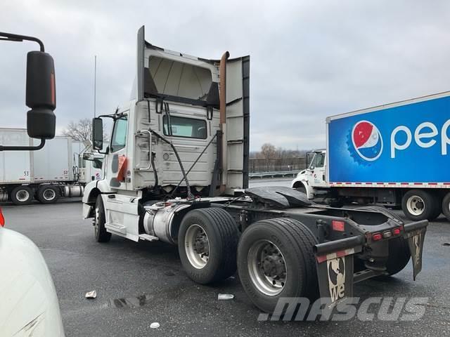 Volvo VNM64T200 Camiones tractor