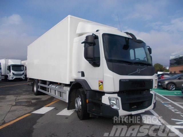 Volvo FE250 Camiones con caja de remolque