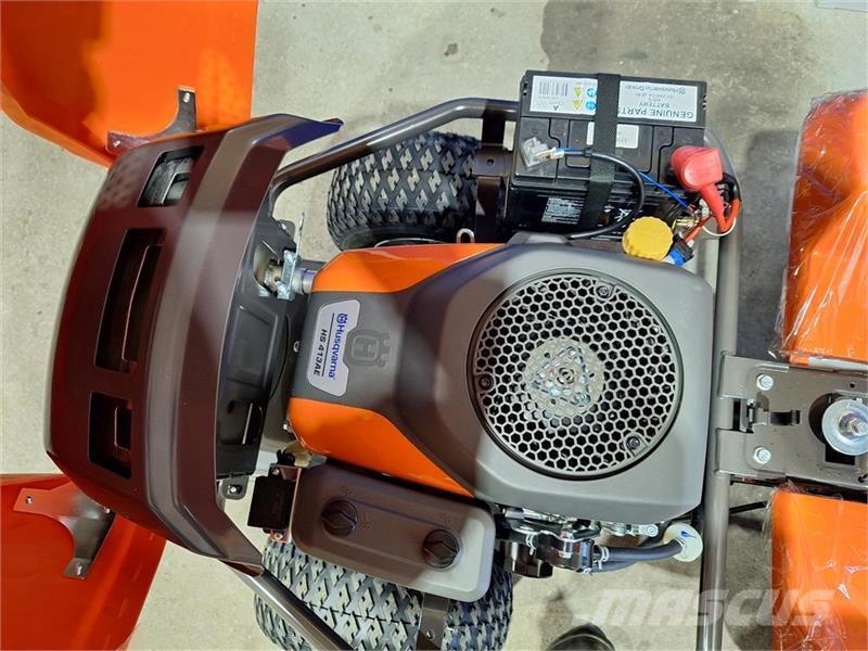 Husqvarna R 214C Tractores compactos