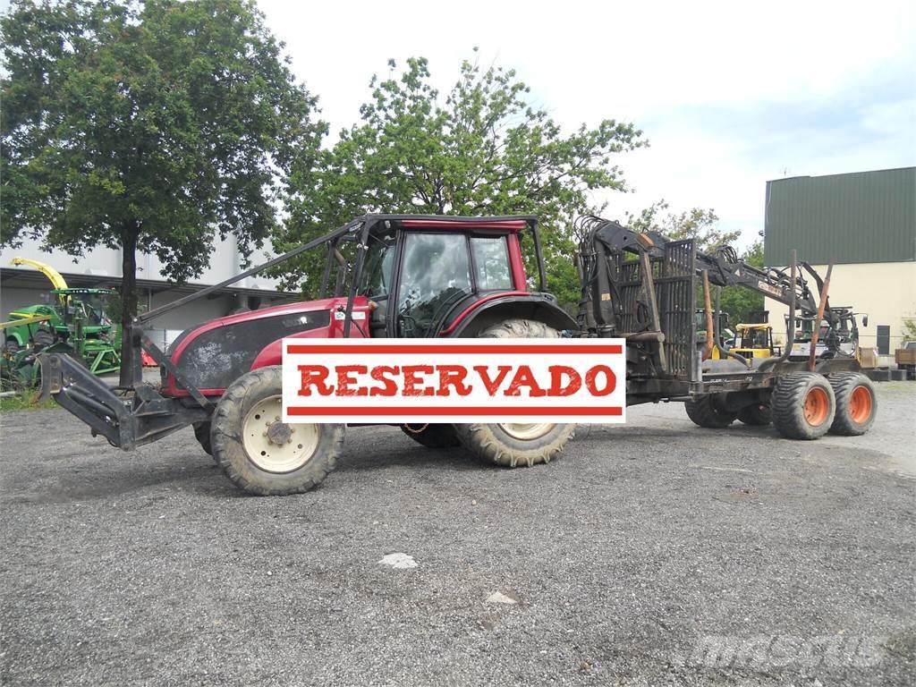 Valtra T121 Grúas y cargadoras