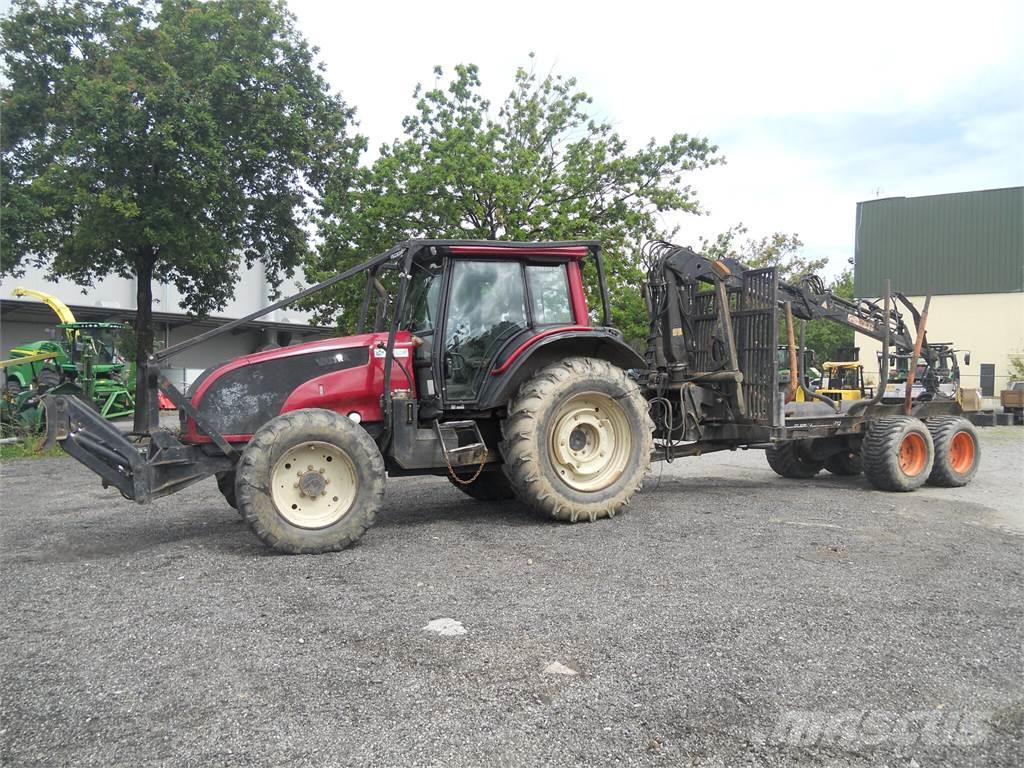 Valtra T121 Grúas y cargadoras